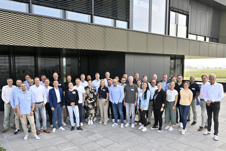 Antrittsbesuch' der Nachbarn im neuen OM-Medienhaus