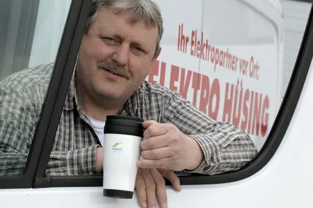 Becher zum „Tag der Arbeit“: Präsente für Beschäftigte im ecopark