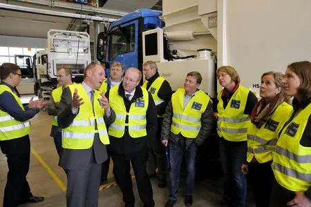 Beim Nachbarn „Arbeit erleben“:
Chefs besuchen HS Fahrzeugbau