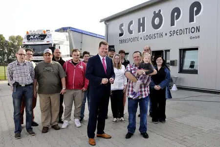 Spedition und Werkstatt
feiern Start im ecopark
