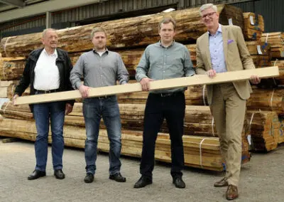 Wachsender Holzhändler kauft
Grundstück an der ecopark-Allee