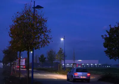 Straßenbeleuchtung im ecopark
zum Energiesparen reduziert
