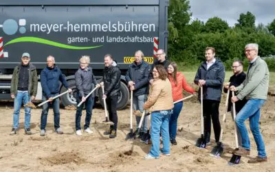 Mobilitäts-Hub bietet Stellplätze für Lkw und Pkw im ecopark