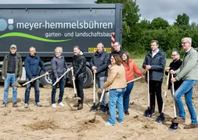 Mobilitäts-Hub bietet Stellplätze für Lkw und Pkw im ecopark