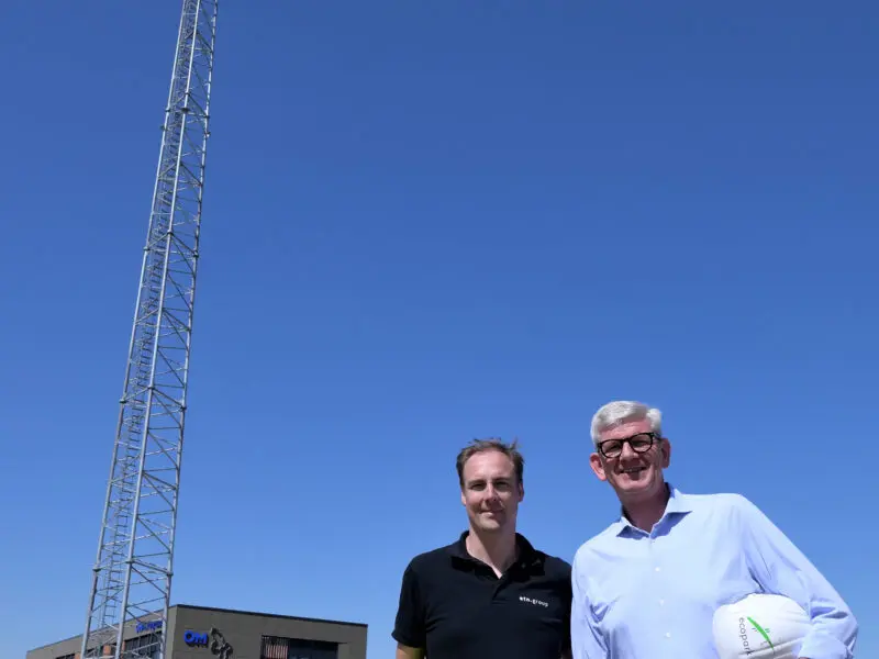Riesiger Mast im ecopark für Internet und Mobilfunk