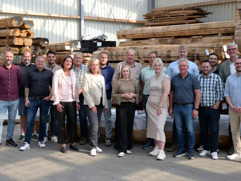 Holz Lohse begrüßt Nachbarschaft am ecopark-Unternehmerstammtisch