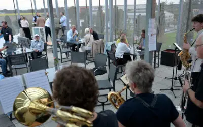 Unternehmen und Politik treffen sich auf Dachterrasse im ecopark